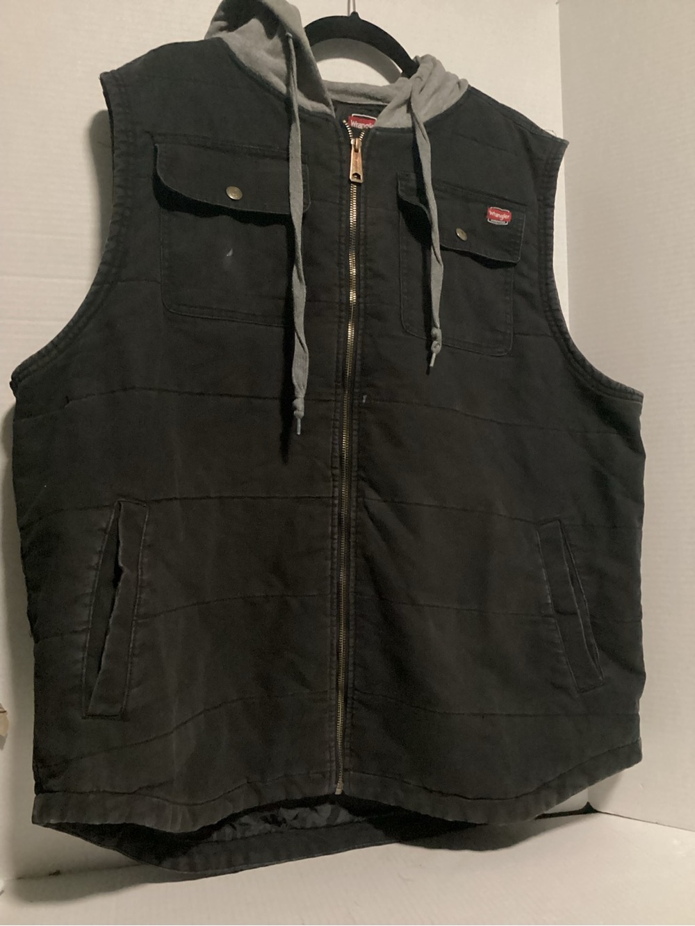 Wrangler Workwear Black Hooded Work Vest with Gray Hood size Men 2XL (50-52)